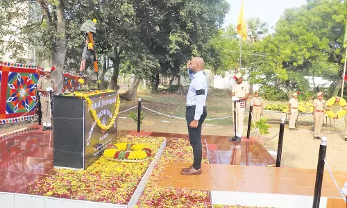 காவலர் வீரவணக்க நாள் கடைபிடிப்பு