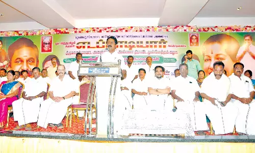 அ.தி.மு.க செயல்வீரர்கள் கூட்டம்