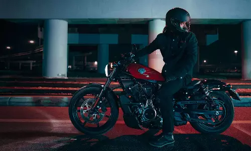 பைக்கிற்கு ரூ. 5 லட்சம் வரை தள்ளுபடி.. புக் பண்ணிட்டீங்களா?