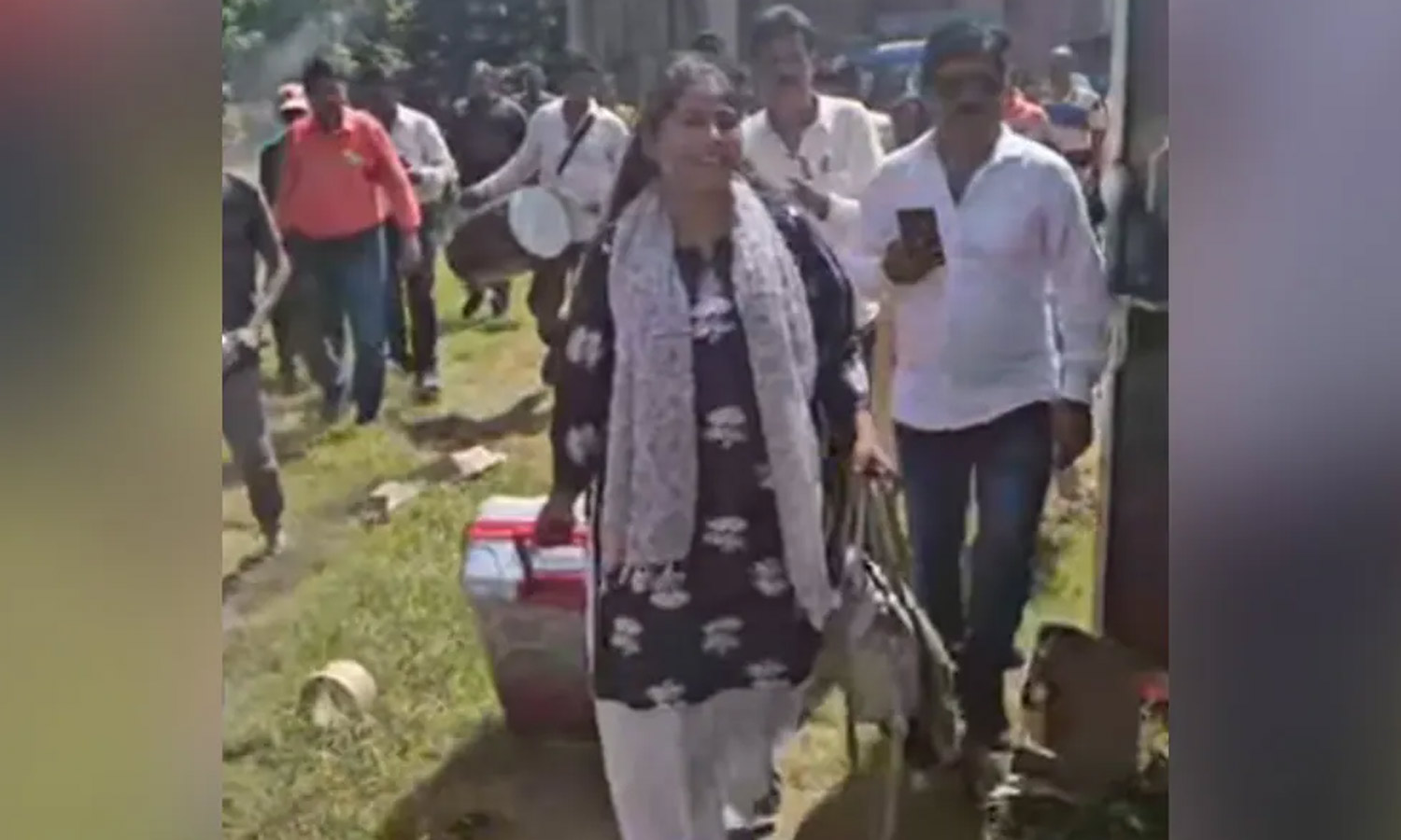 மகளின் விவாகரத்து முடிவை கொண்டாட்டத்துடன் வரவேற்ற தந்தை