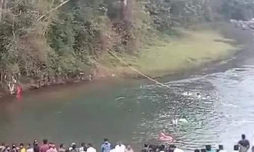 கல்லூரி மாணவர்கள் 5 பேர் பலி எதிரொலி: நல்லகாத்து ஆற்றுக்கு சுற்றுலா பயணிகள் செல்ல தடை