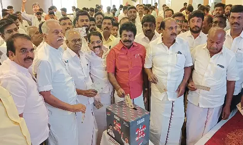 ஒட்டன்சத்திரத்தில்  தி.மு.க. சார்பில் நீட் விலக்கு கையெழுத்து இயக்கம்