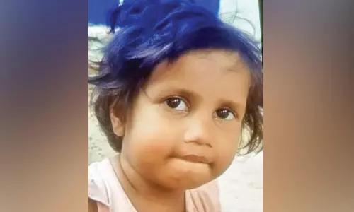 குலசை தசரா திருவிழாவையொட்டி வியாபாரத்திற்கு வந்த தொழிலாளியின் 2 வயது பெண் குழந்தை கடத்தல்