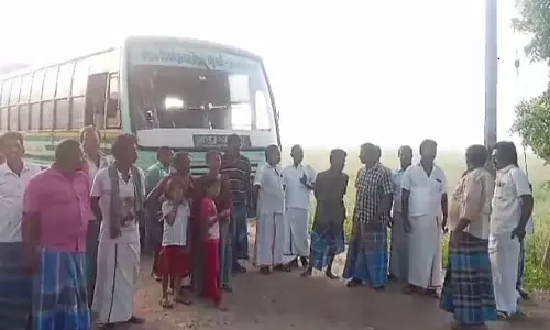 முசிறி அருகே அரசு பஸ்சை சிறைபிடித்து பொதுமக்கள் போராட்டம்