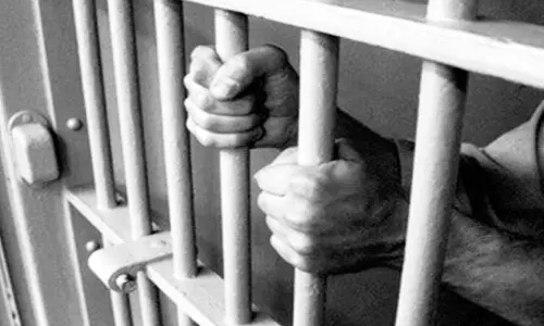 மனைவி தற்கொலை செய்த வழக்கில் கணவர் கைது