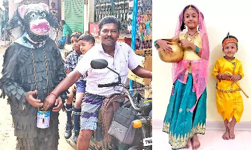 உடன்குடி பகுதியில் திரும்பிய திசை எல்லாம் தசரா பக்தர்கள் அம்மன் பெயரில் காணிக்கை வசூல்