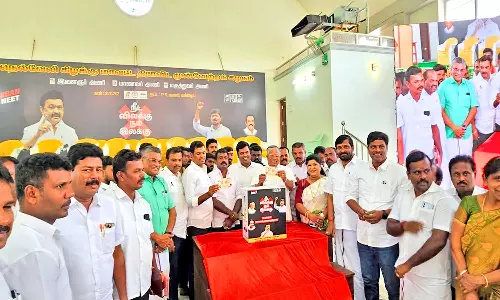 நெல்லை கிழக்கு மாவட்ட தி.மு.க. சார்பில் நீட் தேர்வுக்கு எதிரான கையெழுத்து இயக்கம்