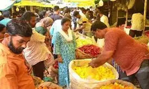 நாமக்கல் மாவட்டத்தில் ஆயுதபூஜையை முன்னிட்டுபூ, பழங்கள், பூஜை பொருட்கள்  விற்பனைஅதிகரிப்பு