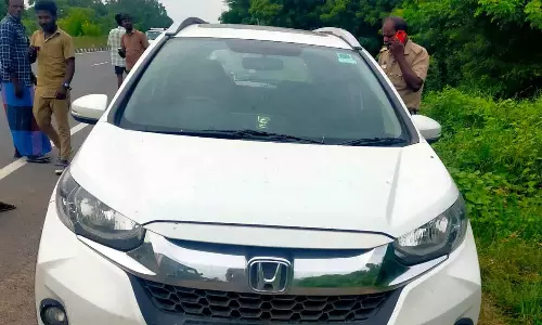 காருக்குள் பிணம் கிடந்ததில் திருப்பம்: வங்கி பெண் மேலாளர்-கள்ளக்காதலனை வேறு கும்பல் கொலை செய்தனரா?