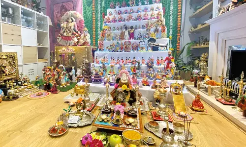 களைகட்டும் நவராத்திரி திருவிழா: வீடுகளை அலங்கரிக்கும் கொலு