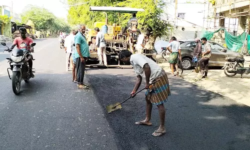 ரூ.30 லட்சம் மதிப்பில் தார் சாலை அமைக்கும் பணி