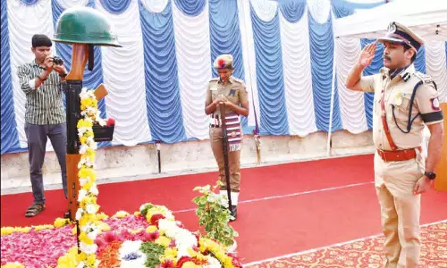 திருப்பூர் போலீஸ் கமிஷனர் அலுவலகத்தில் காவலர் வீரவணக்க நாள் நிகழ்ச்சி