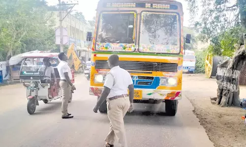 விதிமுறைகளை மீறிய வாகனங்களுக்கு அபராதம்
