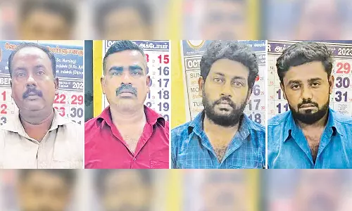பொக்லைன் எந்திரம் திருடிய வழக்கில் 4 பேர் கைது