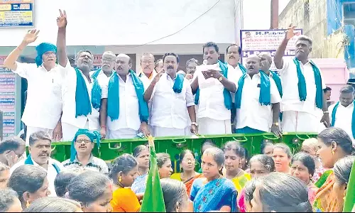 கும்பகோணத்தில், விவசாயிகள் ஆர்ப்பாட்டம்