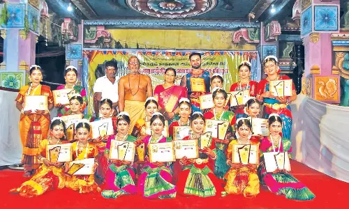 நெல்லித்தோப்பு காத்தாயி அம்மன் கோவிலில் நவராத்திரி கலாப கலை விழா