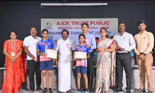 திருப்பூர் காந்திநகர்  ஏ.வி.பி. பள்ளியில் பள்ளிகளுக்கு இடையேயான இறகுப்பந்து போட்டி