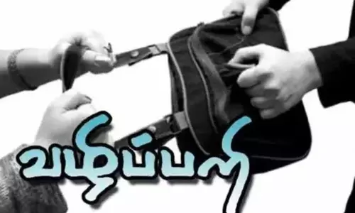 பனியன் தொழிலாளியிடம் பணம் கேட்டு மிரட்டிய 3 வாலிபர்கள் கைது