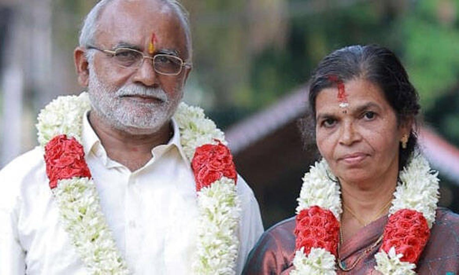 மனைவி இறந்ததால் விரக்தியில் வாழ்ந்த 62 வயது தந்தைக்கு திருமணம் செய்துவைத்த மகள்