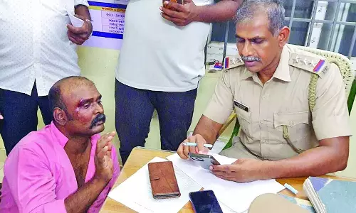 சோதனை நடத்துவதாக கூறி புதுவை எம்.எல்.ஏ.க்களிடம் பணம் பறிக்க முயன்ற சென்னை முறுக்கு வியாபாரி