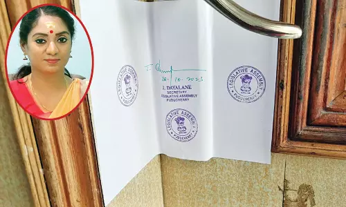 பதவி நீக்கம் செய்யப்பட்ட சந்திர பிரியங்கா அறைக்கு சீல்: சட்டசபை செயலகம் நடவடிக்கை