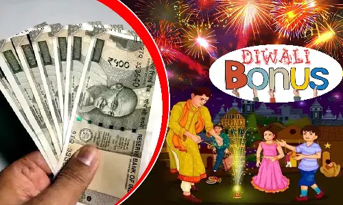 தீபாவளி போனசை எதிர்பார்த்து காத்திருக்கும் பின்னலாடை தொழிலாளர்கள்