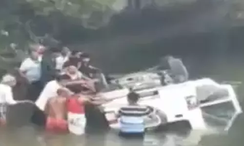 ஜார்க்கண்டில் பாலத்தில் இருந்து கார் கவிழ்ந்து 5 பேர் பலி