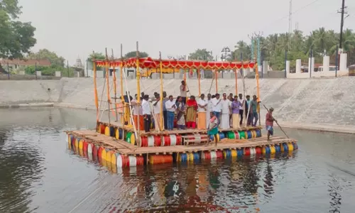 திருச்செங்கோட்டில் தெப்பத்தேர் வெள்ளோட்டம்