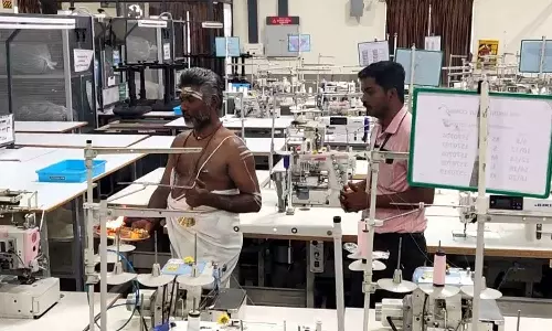 பின்னலாடை நிறுவனங்களில் ஆயுத பூஜை வழிபாடு