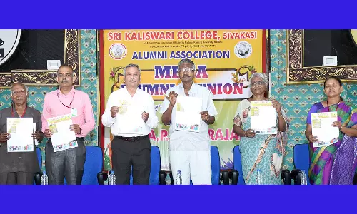 காளீஸ்வரி கல்லூரியில் முன்னாள் மாணவர்கள் சந்திப்பு