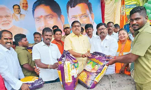 புதிய பஸ் நிலைய ஆட்டோ டிரைவர்களுக்கு நலத்திட்ட உதவிகள்