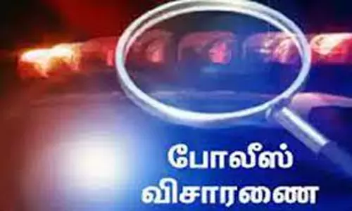 சிறுமிகளுக்கு ஆபாச சைகை காண்பித்த முதியவருக்கு உருட்டுக்கட்டை அடி