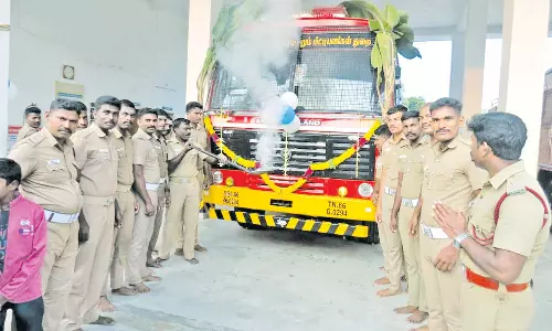 நாகை தீயணைப்பு துறை அலுவலகத்தில் ஆயுதபூஜை விழா