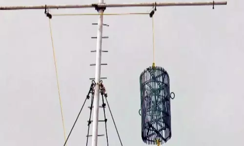 நாகை துறைமுகத்தில் 2-ம் எண் புயல் எச்சரிக்கை கூண்டு ஏற்றம்