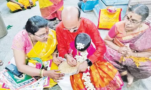 கூத்தனூர் சரஸ்வதி அம்மன் கோவிலில் விஜயதசமி விழா