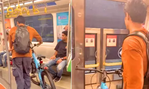மும்பை மெட்ரோ ரெயிலில்  சைக்கிளுடன் பயணித்த வாலிபர்