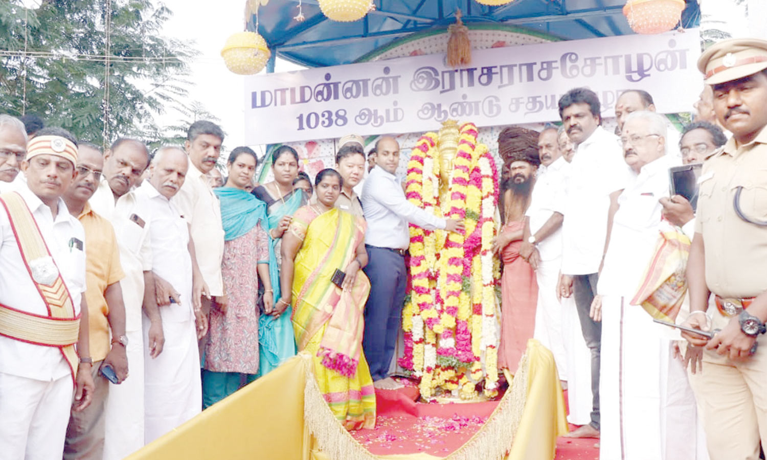 தஞ்சை பெரிய கோவிலில் சதய விழா கொண்டாட்டம்: மாமன்னன் ராஜராஜசோழன் சிலைக்கு அரசு சார்பில் மரியாதை