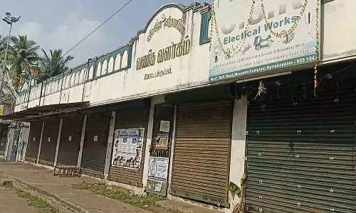 தொடர் மின்வெட்டை கண்டித்து கோட்டக்குப்பத்தில் கடைகள் அடைப்பு