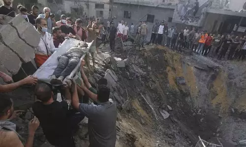 காசா மீது இஸ்ரேல் குண்டு மழை- ஒரே நாளில் 704 பேர் பலி