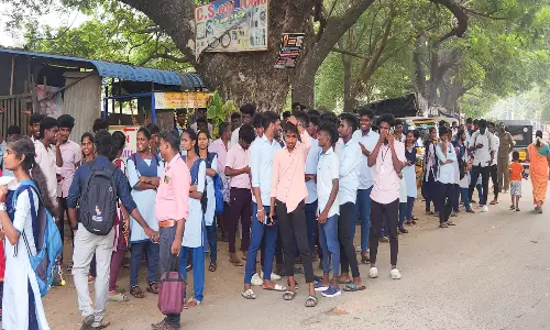 கடலூர் தேவனாம்பட்டினத்திற்கு காலதாமதமாக வந்த அரசு பஸ்:கல்லூரி மாணவர்கள் அவதி