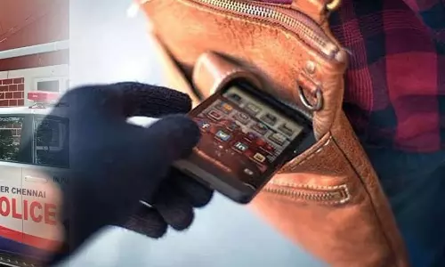 மது அருந்தியவர்களிடம் ரூ.20 ஆயிரம், செல்போன் பறிப்பு