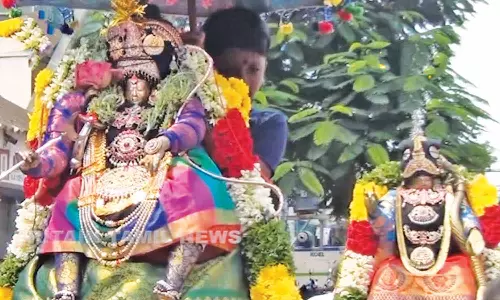 தஞ்சை காளியம்மன் கோவிலில் அம்பு போடும் நிகழ்ச்சி