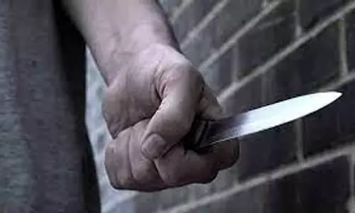 சமையல் தொழிலாளியிடம் கத்தி முனையில் பணம் பறித்த வாலிபர் கைது