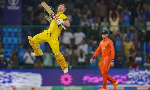 டேவிட் வார்னர், மேக்ஸ்வெல் அதிரடி.. நெதர்லாந்துக்கு 400  ரன்களை இலக்காக நிர்ணயித்தது ஆஸ்திரேலியா