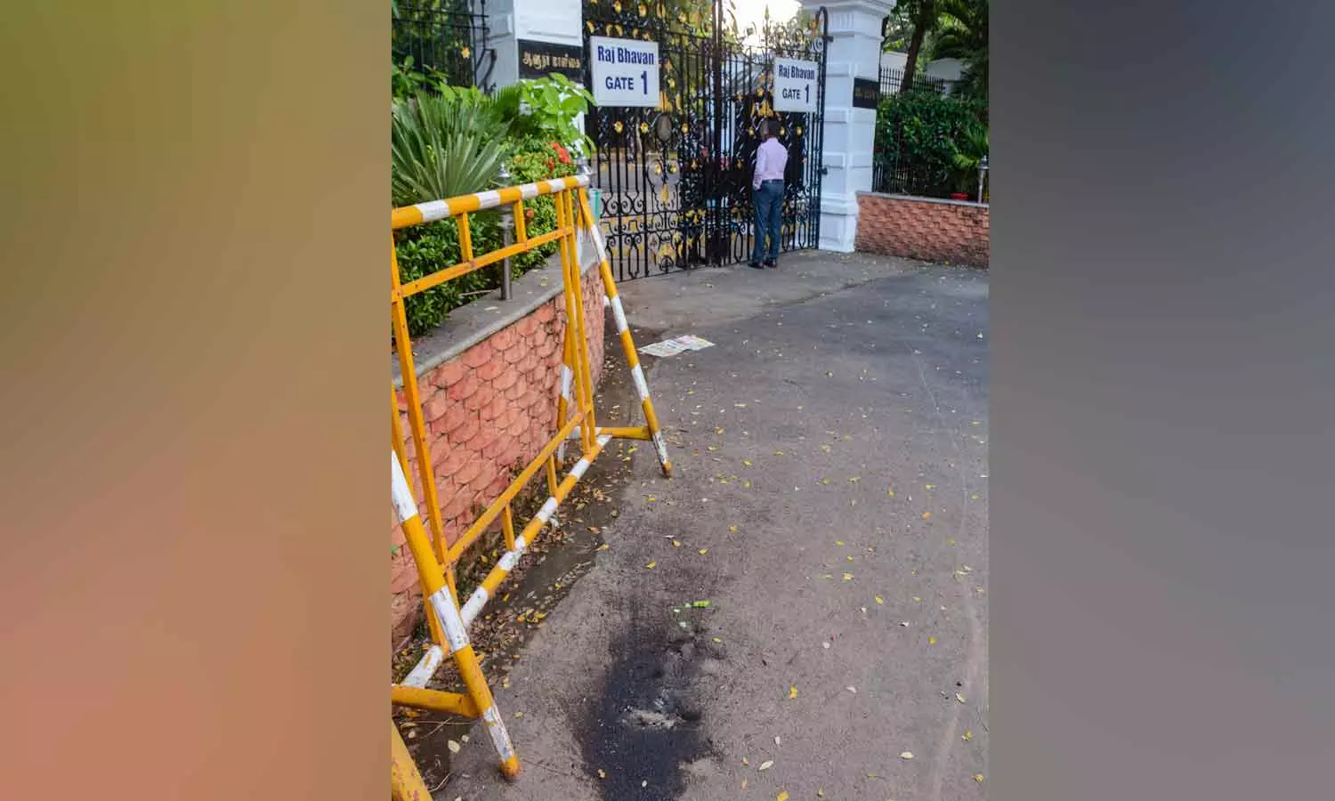 பெட்ரோல் குண்டு வீசப்பட்ட சம்பவம் பற்றி கவர்னரிடம் போலீஸ் கமிஷனர் விளக்கம்