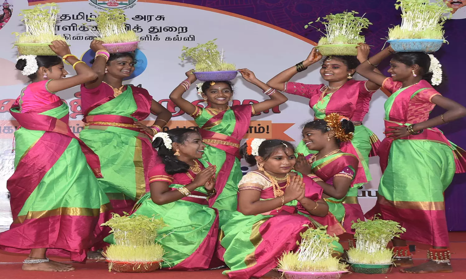 மாவட்ட கலைத்திருவிழா போட்டியில் 5571 மாணவ-மாணவிகள் பங்கேற்பு மாவட்ட கலைத்திருவிழா போட்டியில் 5571 மாணவ-மாணவிகள் பங்கேற்பு