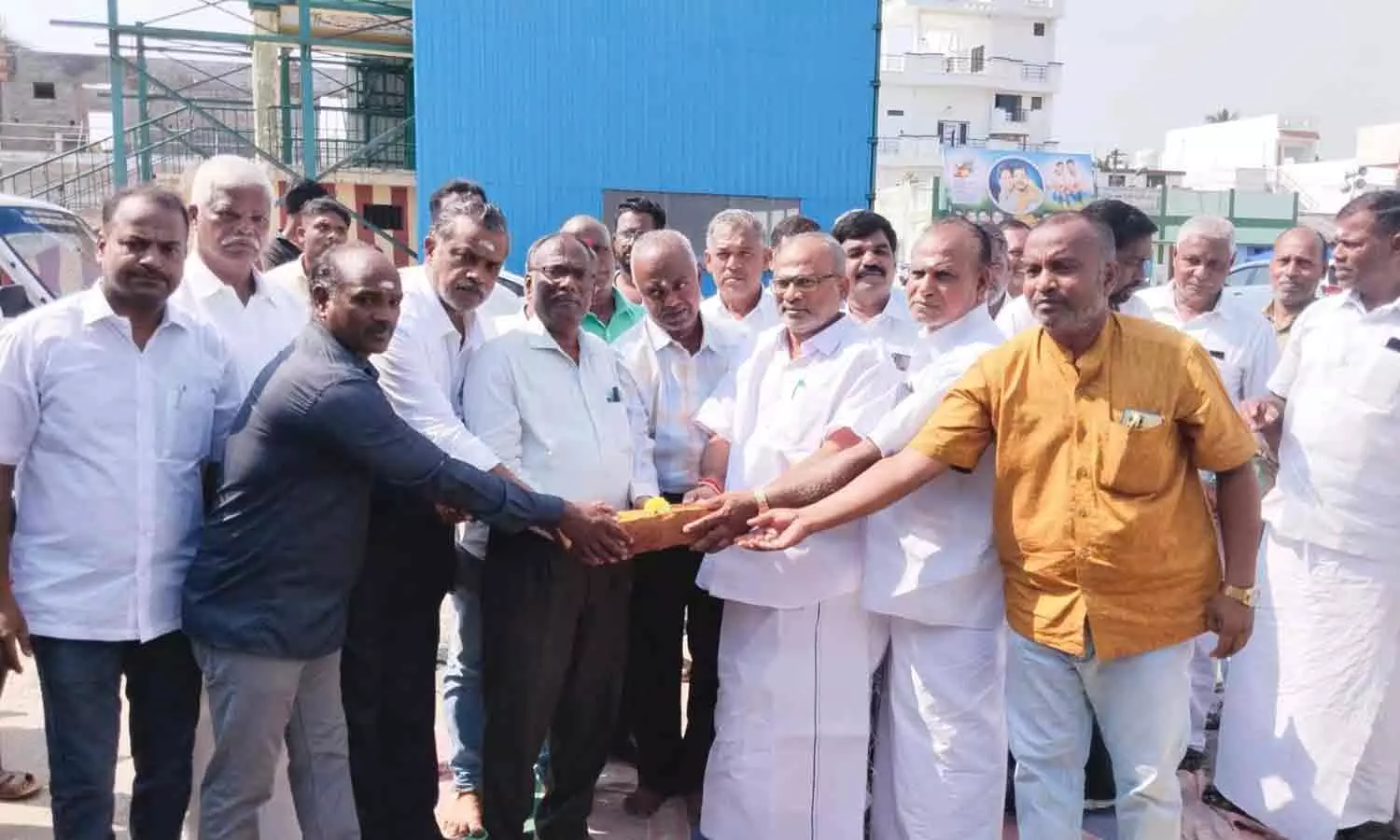 வீராம்பட்டினம் தேரோடும் வீதியில் ரூ.25 லட்சத்தில் தார் சாலை வீராம்பட்டினம் தேரோடும் வீதியில் ரூ.25 லட்சத்தில் தார் சாலை