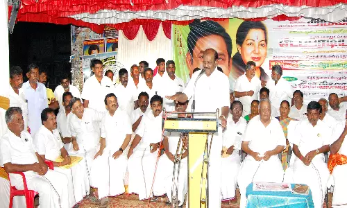 வாயிலேயே வடை சுட்டு காசாக்குவதுதான் தி.மு.க.வின் வேலை