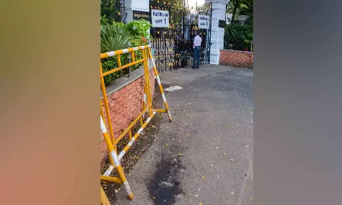 பெட்ரோல் குண்டு வீசப்பட்ட சம்பவம் பற்றி கவர்னரிடம் போலீஸ் கமிஷனர் விளக்கம்