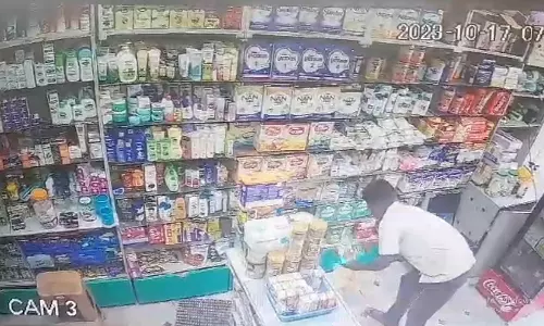 மருந்து கடையில் திருடிய வாலிபர் கைது: கண்காணிப்பு கேமராவால் சிக்கினார்